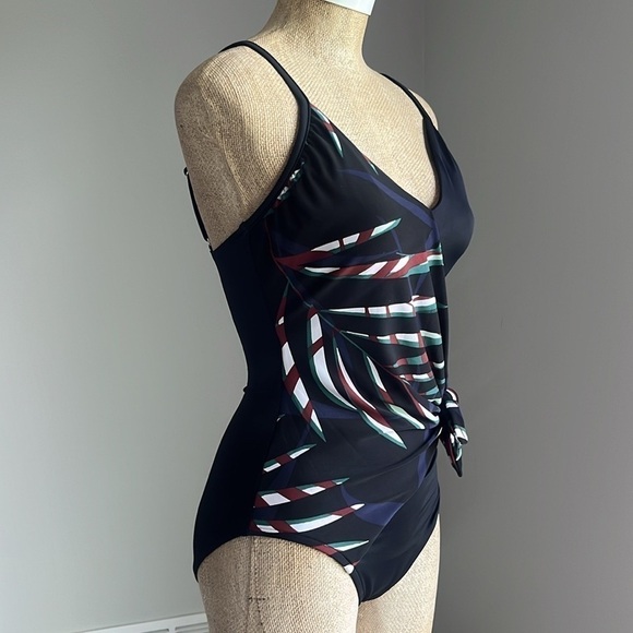 Magicsuit Biarritz Hailey Soft Cup Wrap One Piece Swimsuit size 8 - Picture 4 of 7